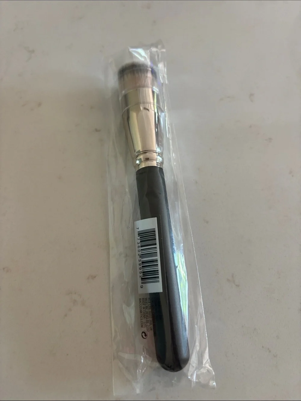 MAC Cosmetics Angled Face Brush  170 S- Black Handle, Two-Tone Bristles